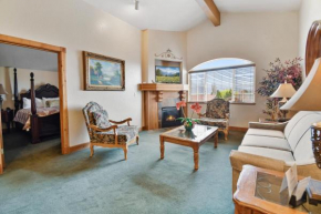 Villa 2 Bed 2 Bath Full Kitchen
